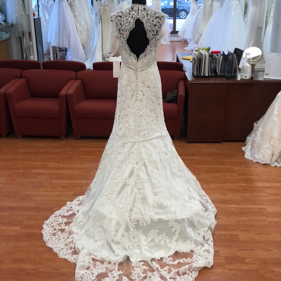 Ivory wedding dress with rhinestone cluster - Picture 4 of 7